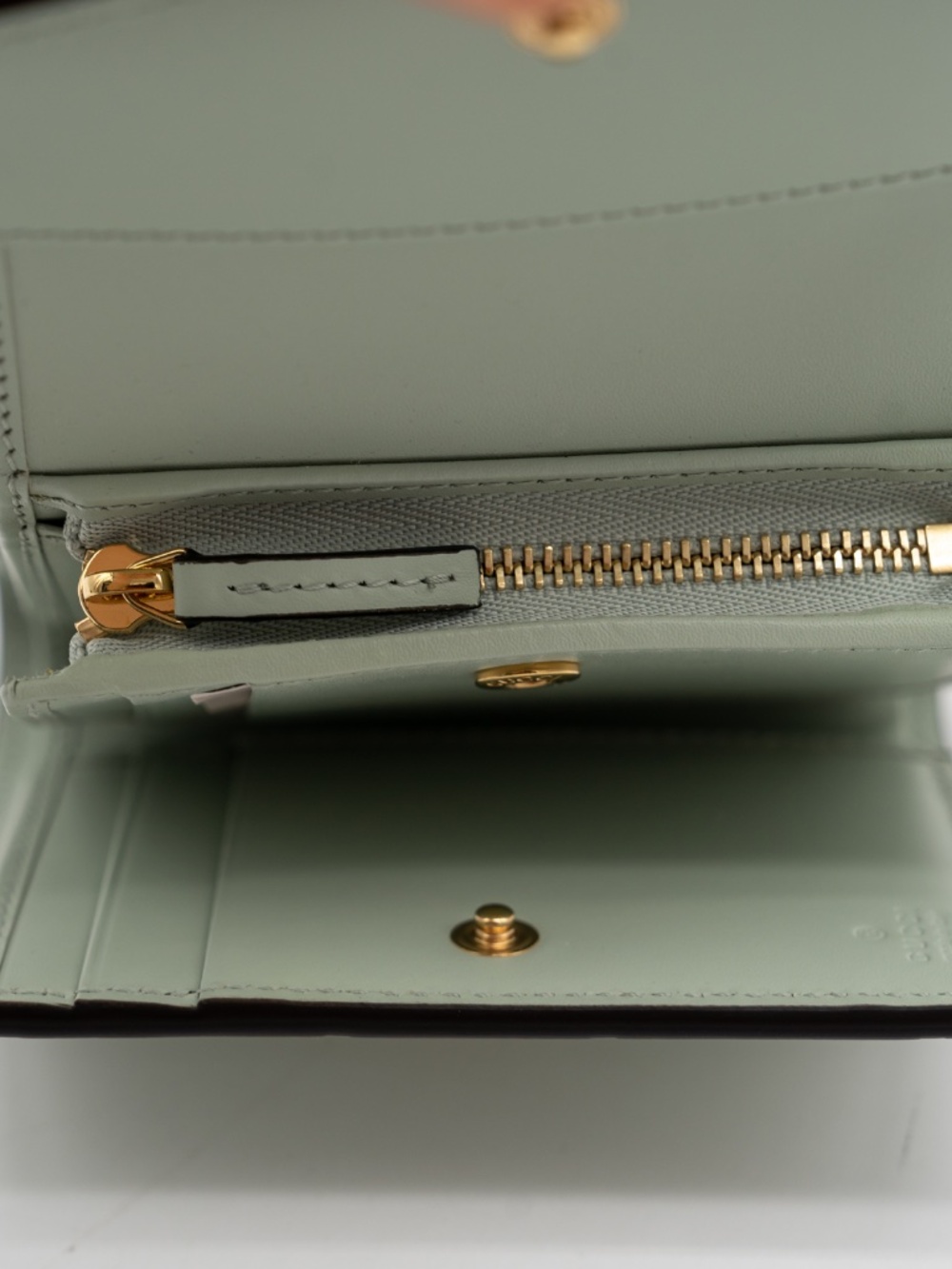 Gucci GG Embossed Leather Wallet Tri-fold Green - Picture 7 of 9